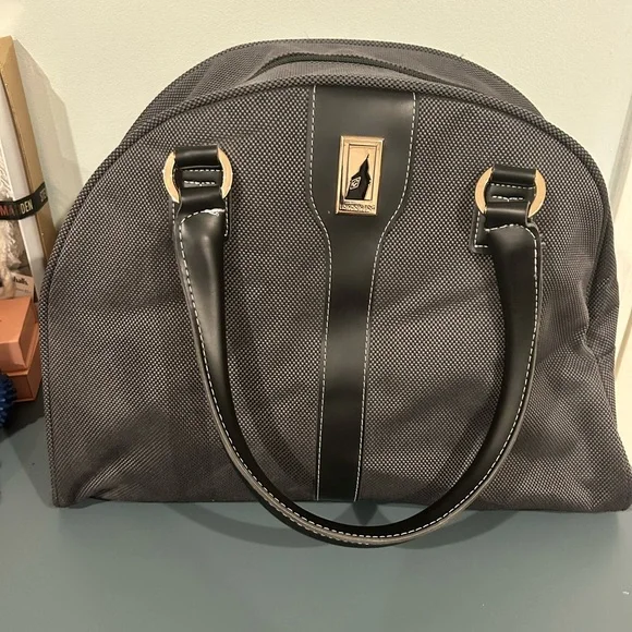 London Fog Oxford carry-on - Picture 1 of 8